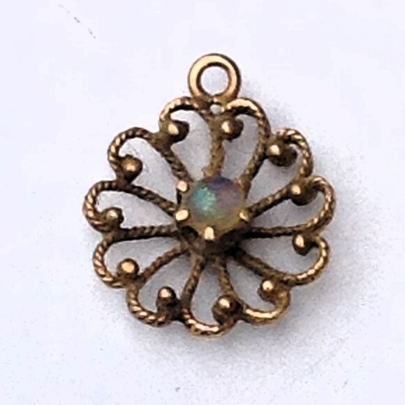 Filigree 14K Gold and Opal Cabochon Necklace Snowflake Pendant - Picture 4 of 17